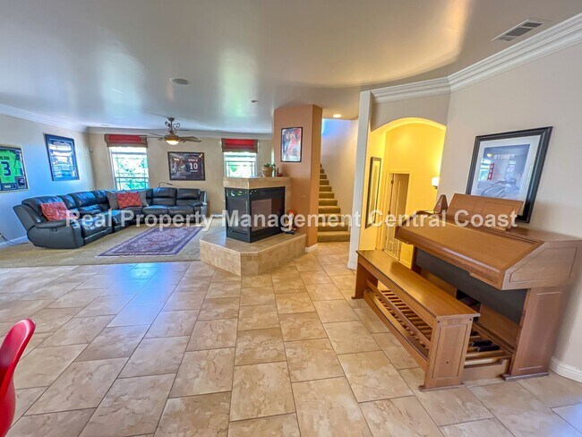Foto del edificio - AVAILABLE AUGUST - Beautiful 4 Bedroom / 2...