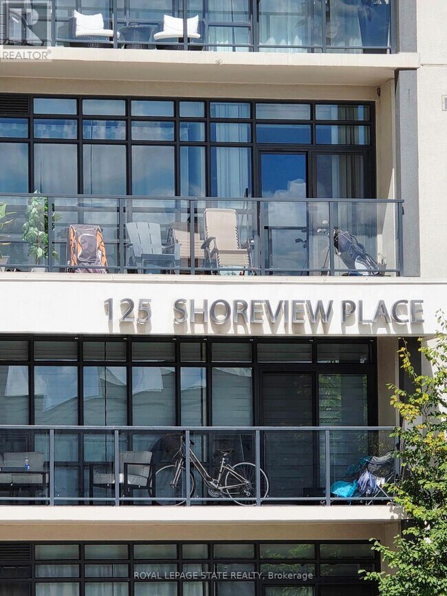 Building Photo - 125 Shoreview Pl