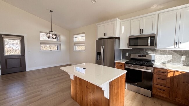 Building Photo - 3040 Nellie Wy