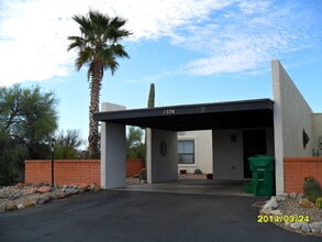 Building Photo - 1358 N Via Alamos