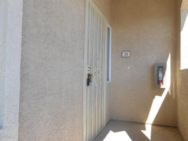 Foto del edificio - 3481 Desert Cliff St