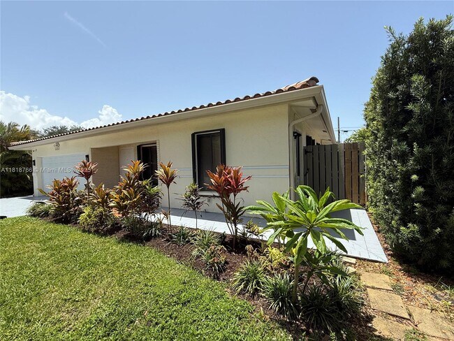 Foto del edificio - 1721 NE 48th Ct