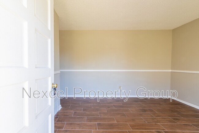 Foto del edificio - 6560 Greenbriar Dr