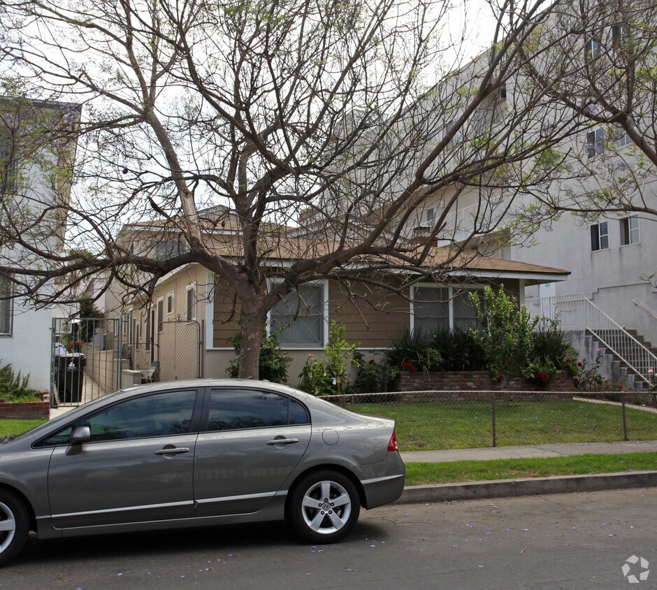 Building Photo - 1712 Barry Ave