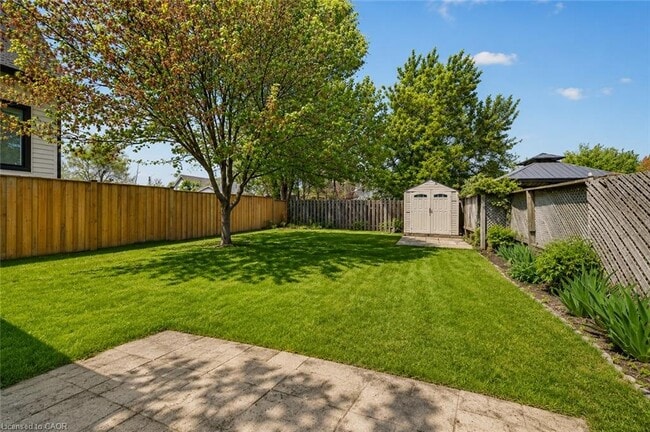 Building Photo - 70 Poulette St