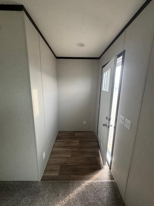 Foto del edificio - 22700 City Lake Rd