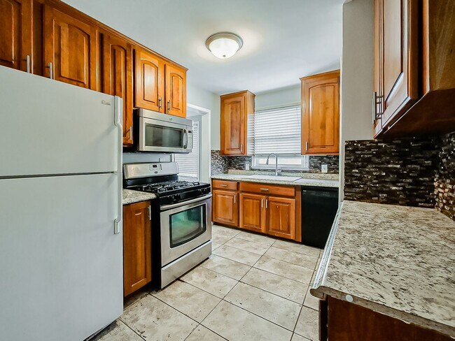 Foto del edificio - Charming Royal Oak Bungalow Near Downtown!