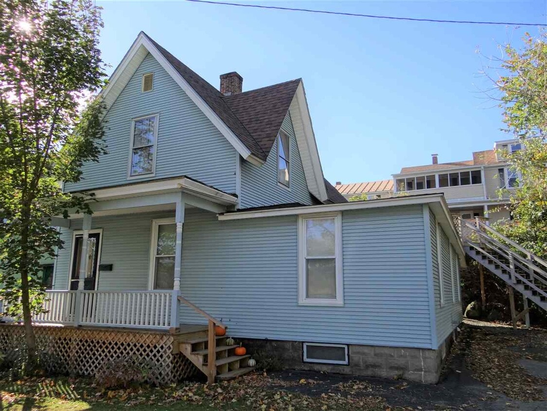 Primary Photo - 3 Lareau Ct