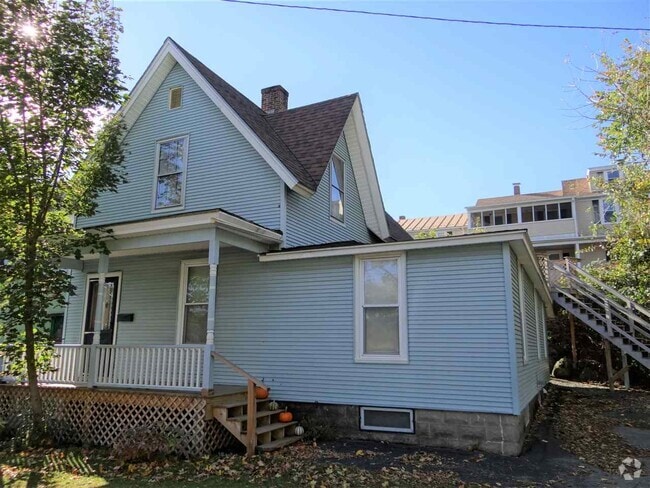 Building Photo - 3 Lareau Ct