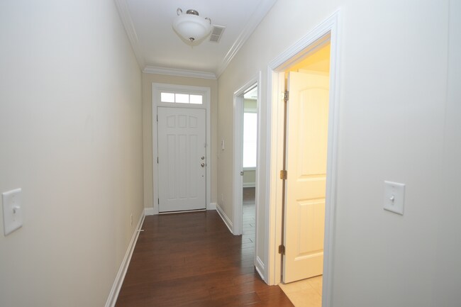 Building Photo - 542 Finnbar Dr