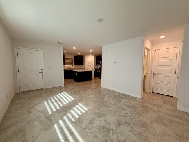 Building Photo - 3 BED 2.5 BATH 2 CAR GARAGE TOWNHOUSE W/ LOFT IN HENDERSON CADENCE COMMUNITY FEAT. COMMUNITY POOL!