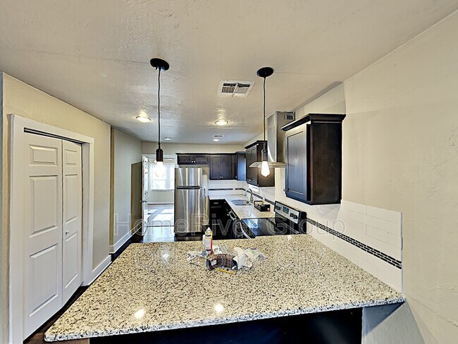 Foto del edificio - 1816 NW 37th St