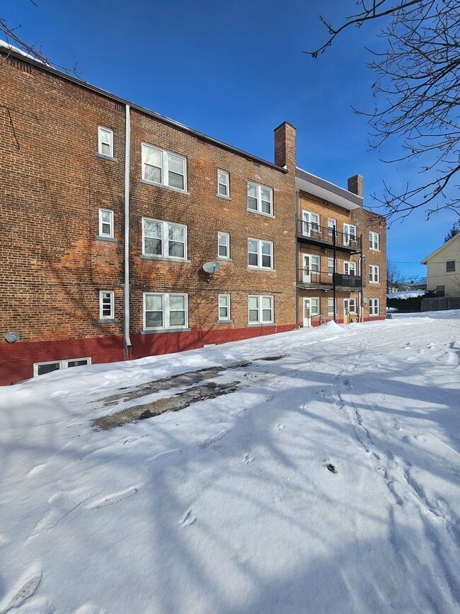 Building Photo - 1933 Lee Rd