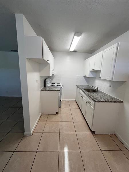 Building Photo - 477 Sunshine Dr