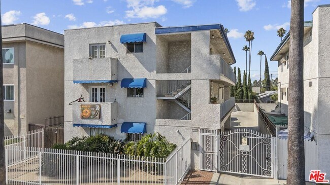 Foto del edificio - 14333 Haynes St