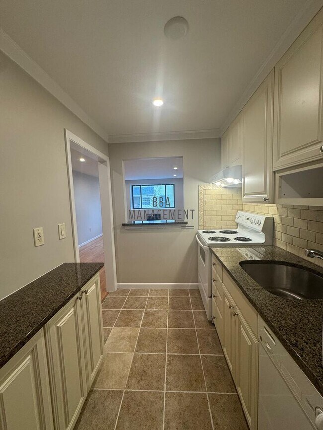 Building Photo - Nice Allston 2BR Listing!!