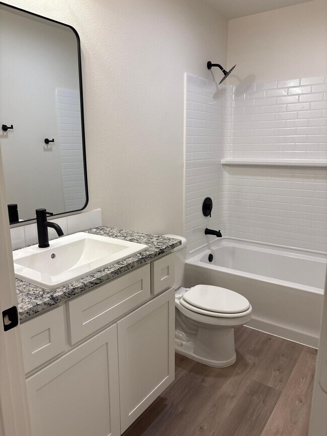 Foto del edificio - 2513 Kenwood Ave