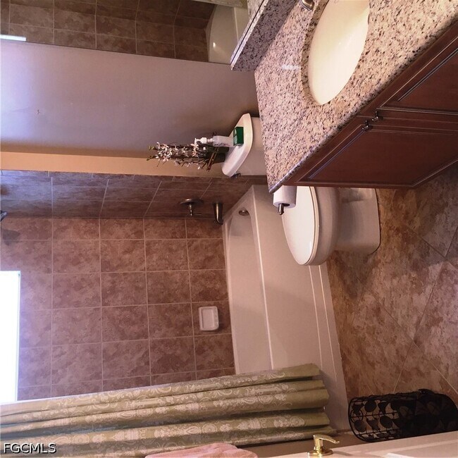 Foto del edificio - 16550 Goldenrod Ln
