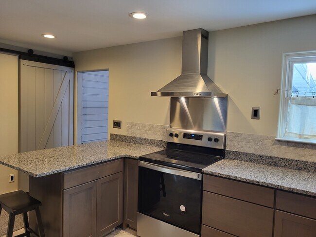 Kitchen - 4900 Belmont St