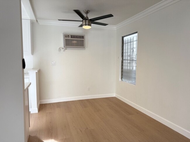 Foto del interior - Spacious Units available - Great Location!...