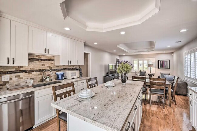 Building Photo - 3096 Dovela Way