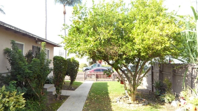 Photo - Parton 1521-1527 Apartment