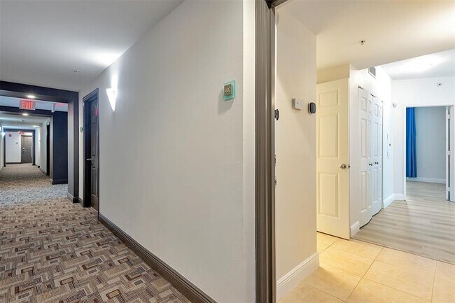 Foto del edificio - 2421 NE 65th St