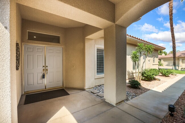 Foto del edificio - 215 N Kavenish Dr