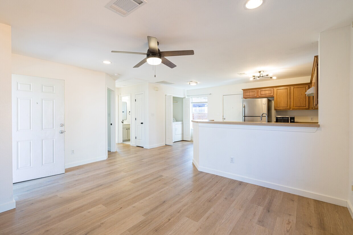 Foto principal - 2210 Holly St