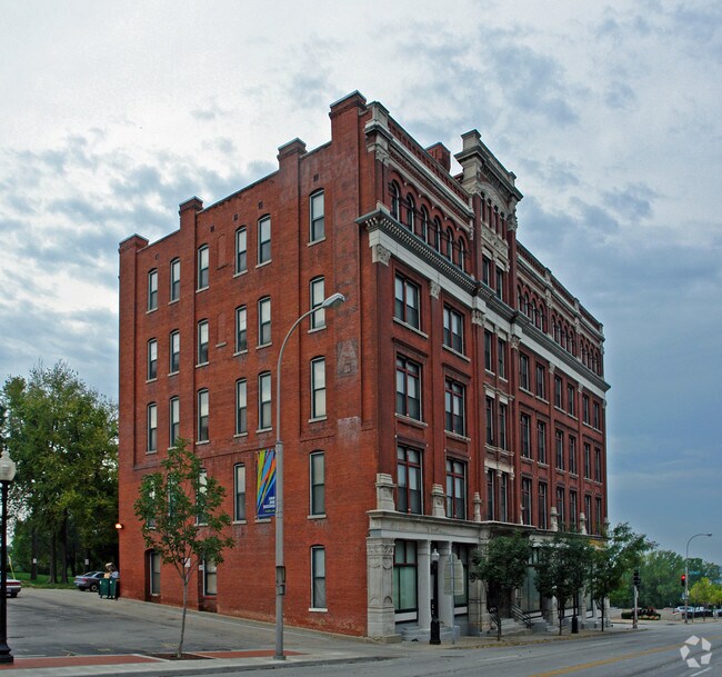 Building Photo - 523 W 12th St