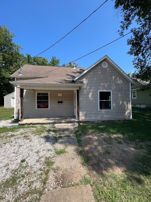 Primary Photo - Available Now cute 3 bedroom 1.5 bath home