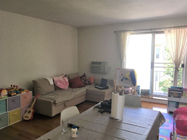 Photo - No Fee! Parking, Heat and Hot Water Included! Renovated, Sunny and Spacious!  Cat Friendly! Prime... Apartment