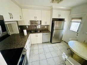 Building Photo - 215 SE 3rd Ave