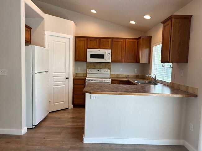 Building Photo - Beautiful4 Bedroom Home in Kuna
