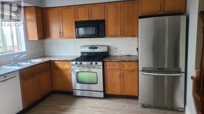 Building Photo - 25 Viking Dr