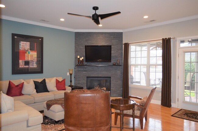 Foto del edificio - 408 Ashby Park Ln