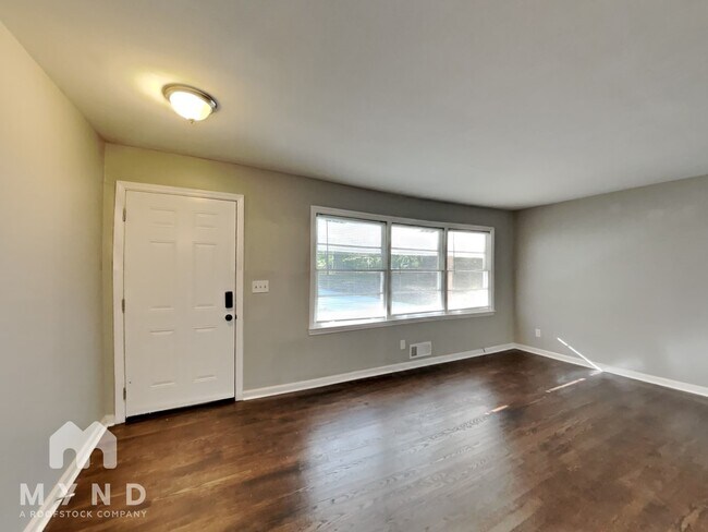 Foto del edificio - 3681 Lake Dr SE