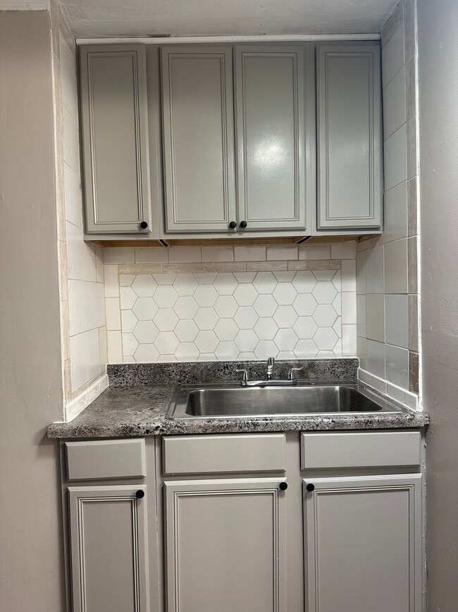 Building Photo - 1 Bedroom 1 Bathroom Home For Rent!