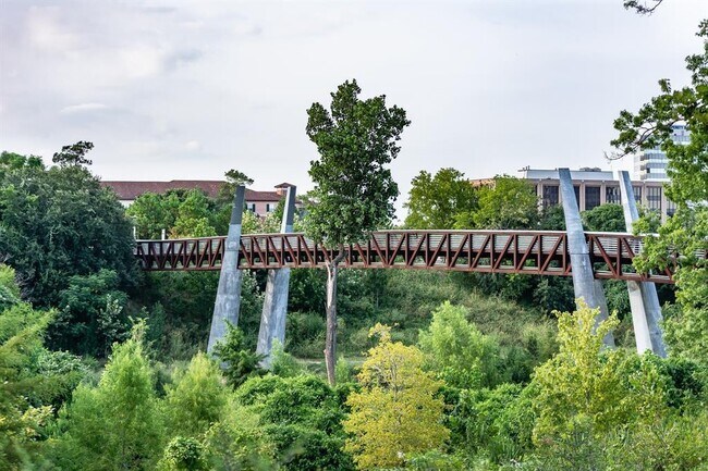 Building Photo - 3333 Allen Pkwy