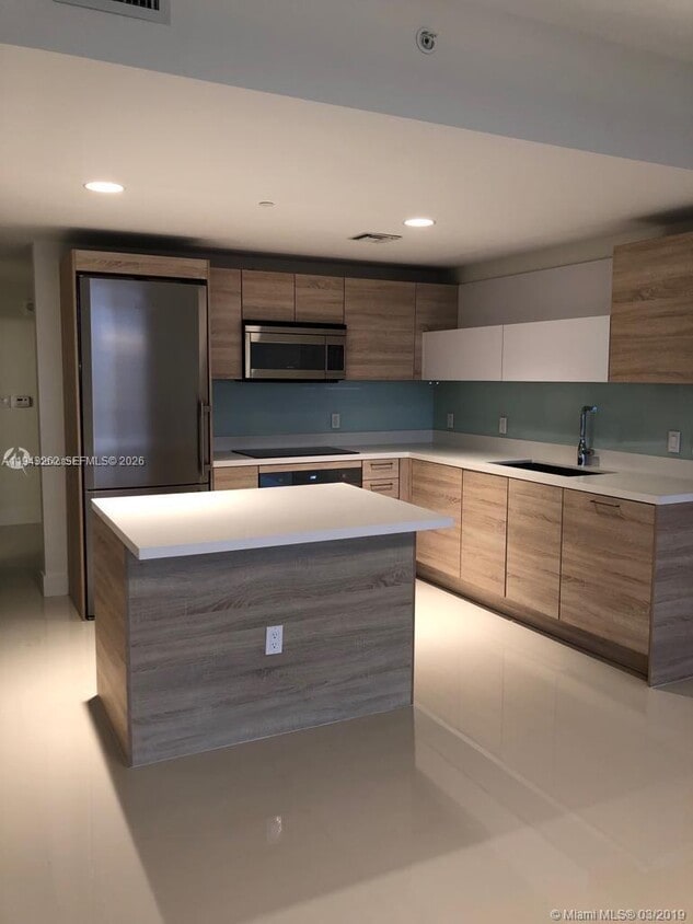 Building Photo - 16385 Biscayne Blvd