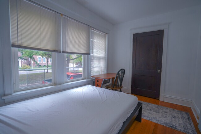 Foto del edificio - 750 Leland Ave