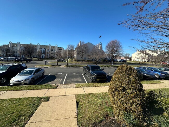 Foto del edificio - renovated 2-story Crestwood Condo! Situated in this great community is this wonderful 2-bedroom 1...
