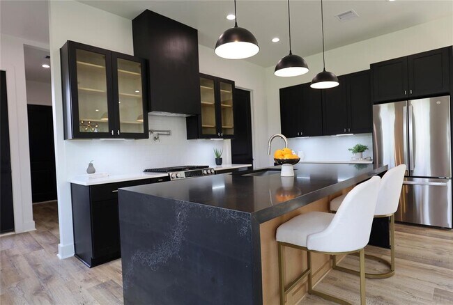 Foto del edificio - 609 E 38th St