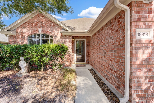 Building Photo - 18818 Woodbreeze Dr