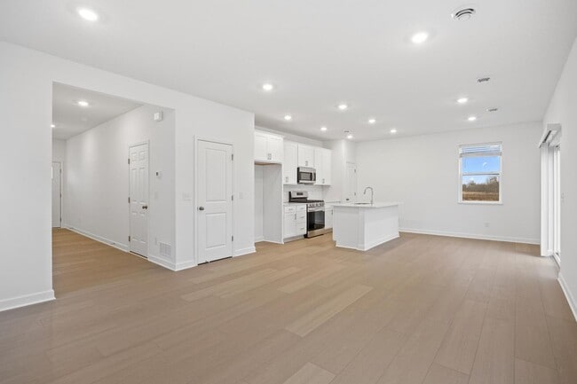 Building Photo - NEW CONSTRUCTION - 4 Bed 3 Bath Single Family Home in Cottage Grove with 2 Car Garage