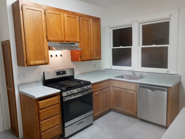 Building Photo - 2408 Atherton St