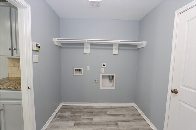 Foto del edificio - 9218 Mission Arbor Ln