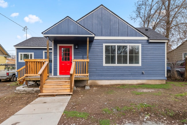 Building Photo - 2327 Garden Ave