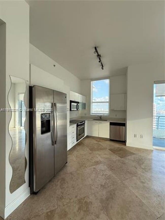 Building Photo - 133 NE 2nd Ave