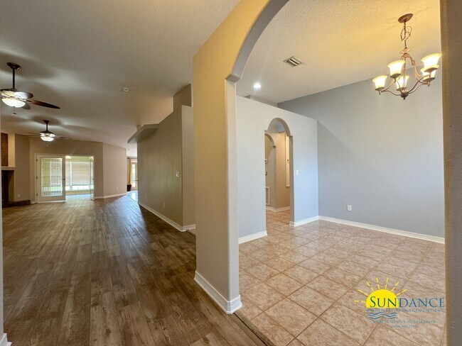 Foto del edificio - Stunning 4-Bedroom Home in Desirable Holle...